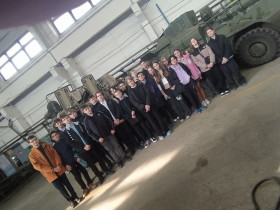 Учащиеся 8 А класса побывали в Ивановском филиале ремонтного завода средств связи.